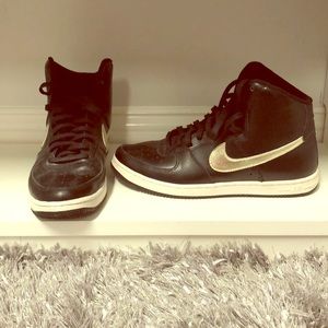 Nike hightops in black